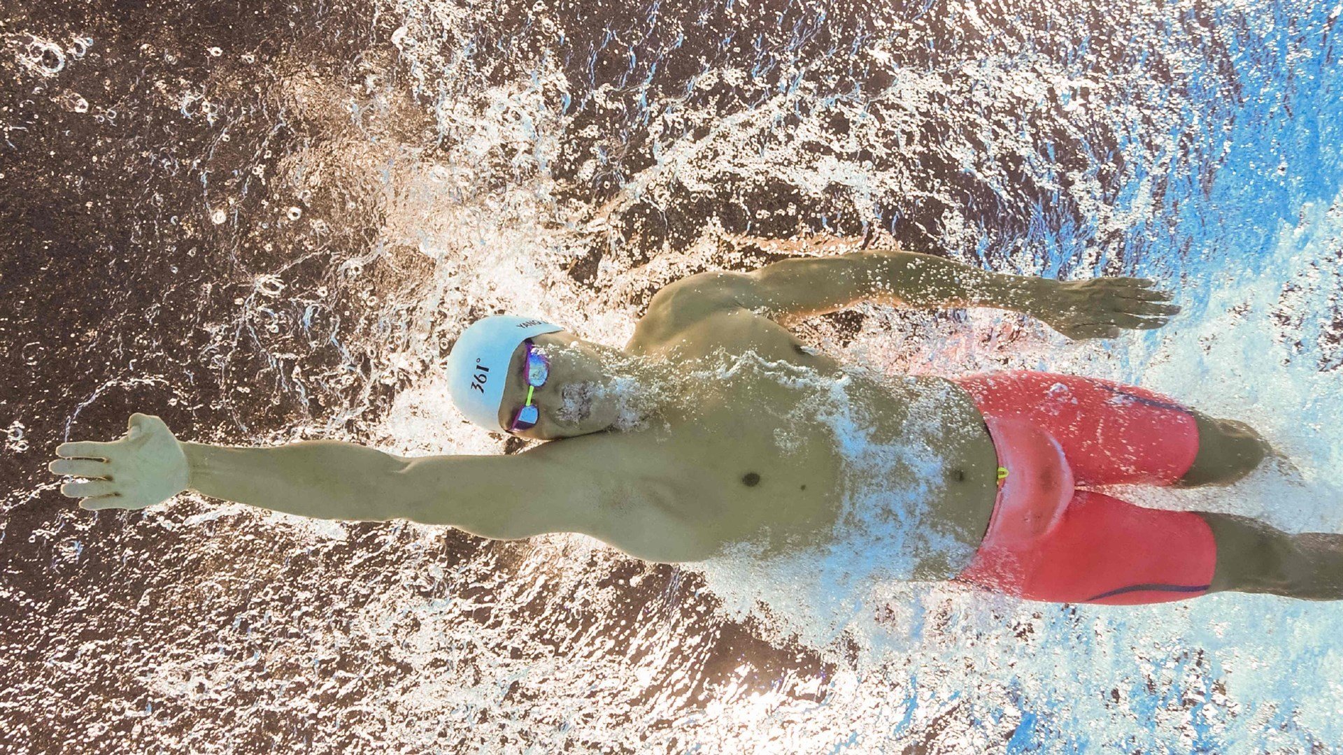 “武汉马拉松赛道上，谁将成就新的传奇？”